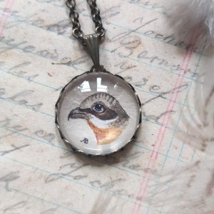 Collier peint à la main avec oiseau, bijoux délicats faits à la main, petit cadeau pour les amis, cadeau pour les amoureux des oiseaux, tenue cottagecore, bijoux artistiques image 1