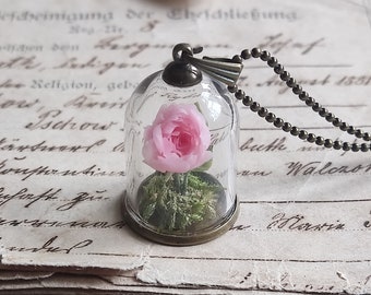 Handgemachte Pfingstrose in Glaskuppel, einzigartige Halskette mit winziger rosa Blume, Miniaturblumenschmuck, bestes Geschenk für Blumenliebhaber, Gärtnergeschenk