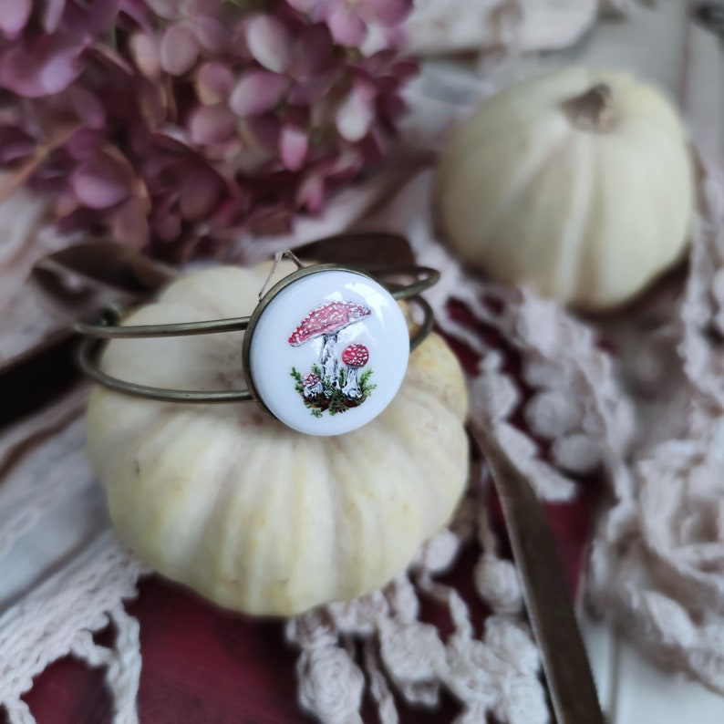 Porcelain hand painted bracelet with Toadstool, handmade jewelry, gift for natura lover , cottagecore outfit style, red mushrooms lover gift zdjęcie 3