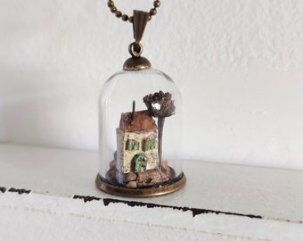 Collier fait à la main avec dôme en verre, pendentif de maisons en bois flotté, bijoux miniatures du monde, premier cadeau à la maison