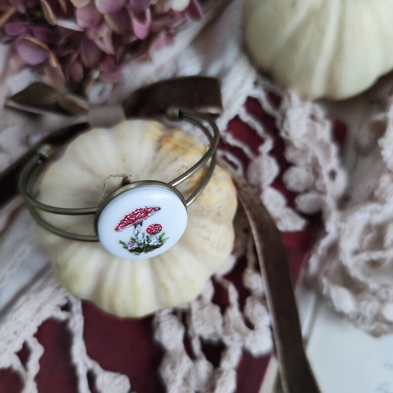 Porcelain hand painted bracelet with Toadstool, handmade jewelry, gift for natura lover , cottagecore outfit style, red mushrooms lover gift zdjęcie 2