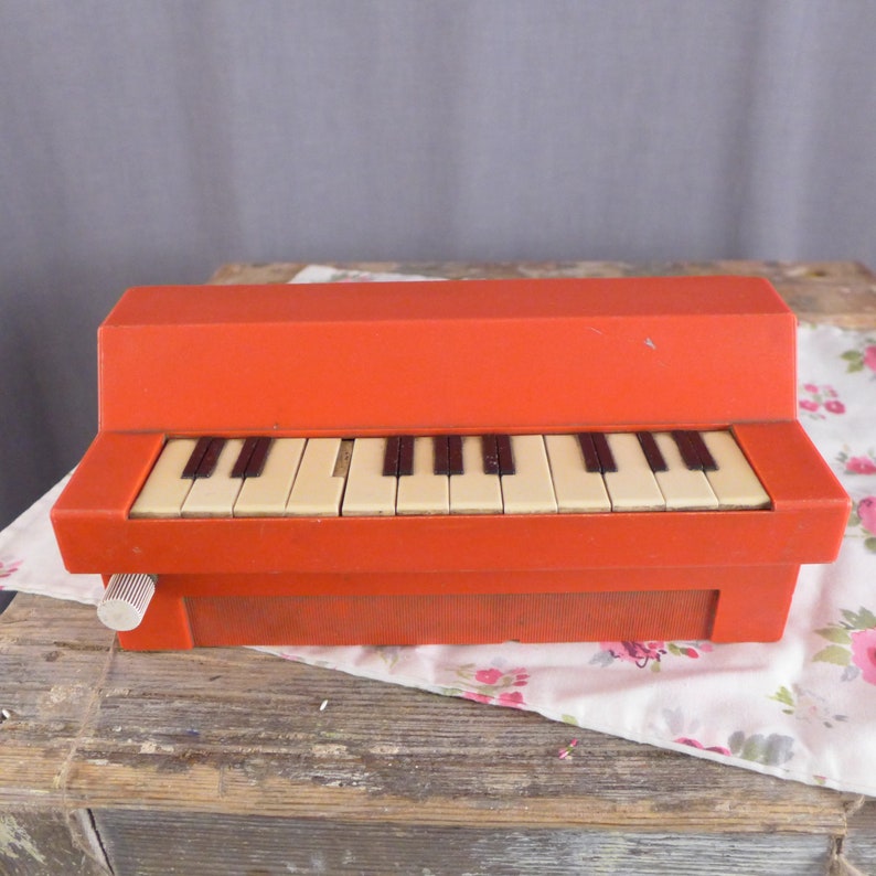 old toy piano