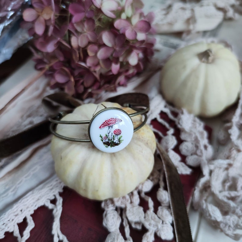 Porcelain hand painted bracelet with Toadstool, handmade jewelry, gift for natura lover , cottagecore outfit style, red mushrooms lover gift zdjęcie 1