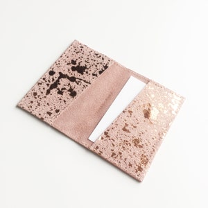 Titular de la tarjeta de oro rosa Distressed Pink Suede Leather Copper Foil Metallic Card Wallet