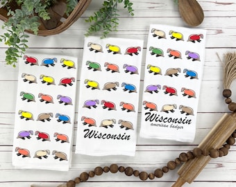 Wisconsin Badger Personalized Tea Towel, State Symbol Wildlife Tea Towel Gift, One-of-a-Kind Nature and Wildlife Gift, Colorful Animal Art