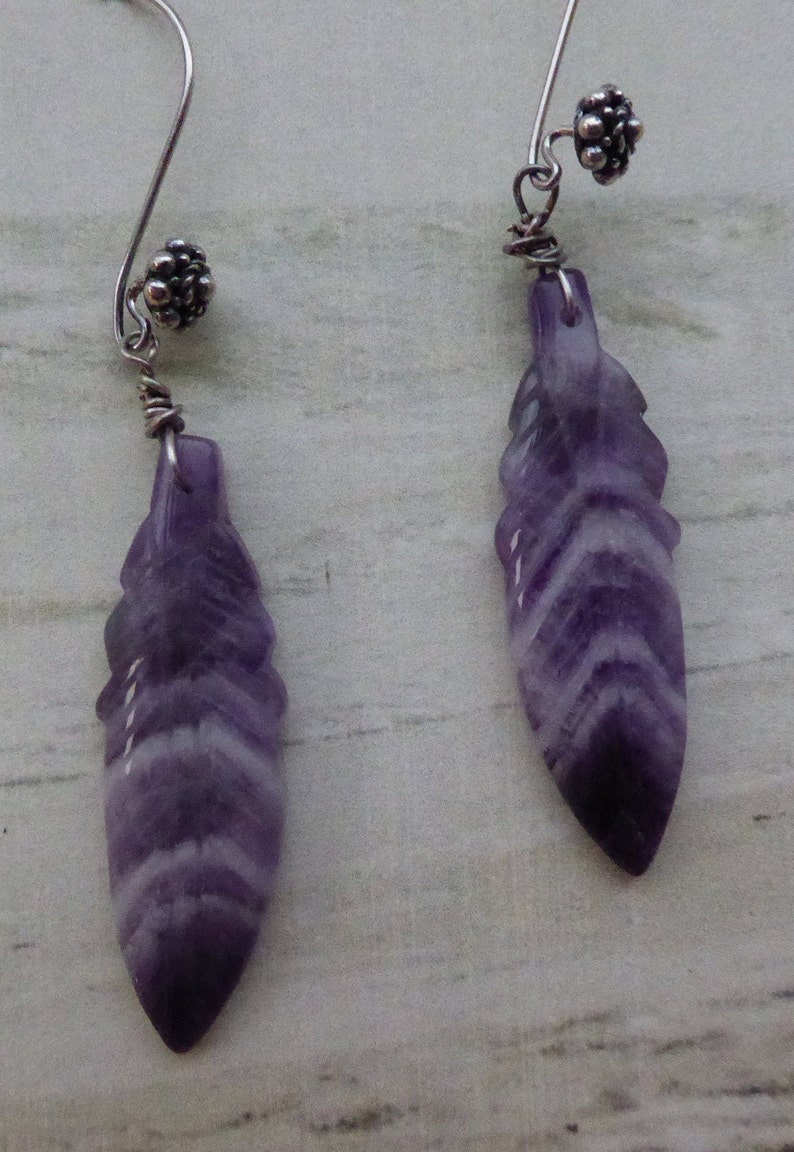 Cape Amethyst, Chevron Amethyst, Amethyst Earrings, Drop Earrings, Februarys Earrings, Leaf Earrings, Carved Amethyst bild 3