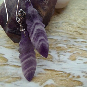 Cape Amethyst, Chevron Amethyst, Amethyst Earrings, Drop Earrings, Februarys Earrings, Leaf Earrings, Carved Amethyst bild 2