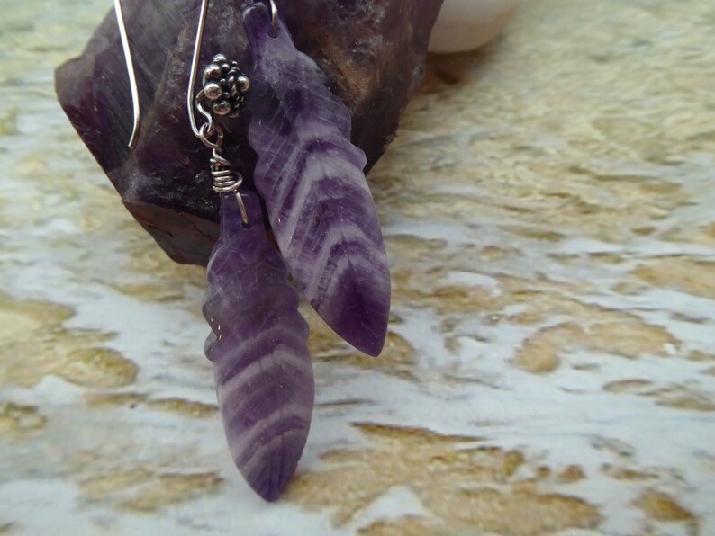 Cape Amethyst, Chevron Amethyst, Amethyst Earrings, Drop Earrings, Februarys Earrings, Leaf Earrings, Carved Amethyst bild 2