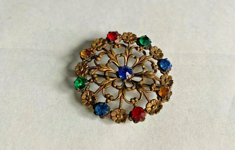 Beautiful Vintage Round Floral Art Nouveau Brooch Pin Multicolor Rhinestone 1