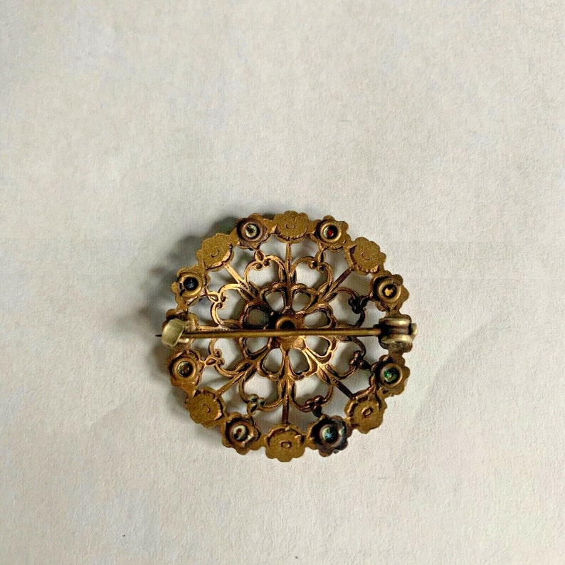 Beautiful Vintage Round Floral Art Nouveau Brooch Pin Multicolor Rhinestone 1