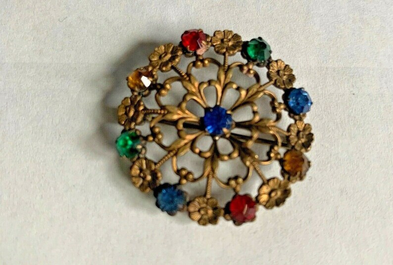 Beautiful Vintage Round Floral Art Nouveau Brooch Pin Multicolor Rhinestone 1