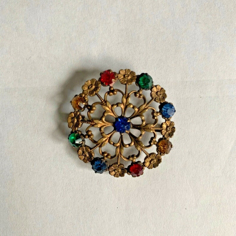 Beautiful Vintage Round Floral Art Nouveau Brooch Pin Multicolor Rhinestone 1