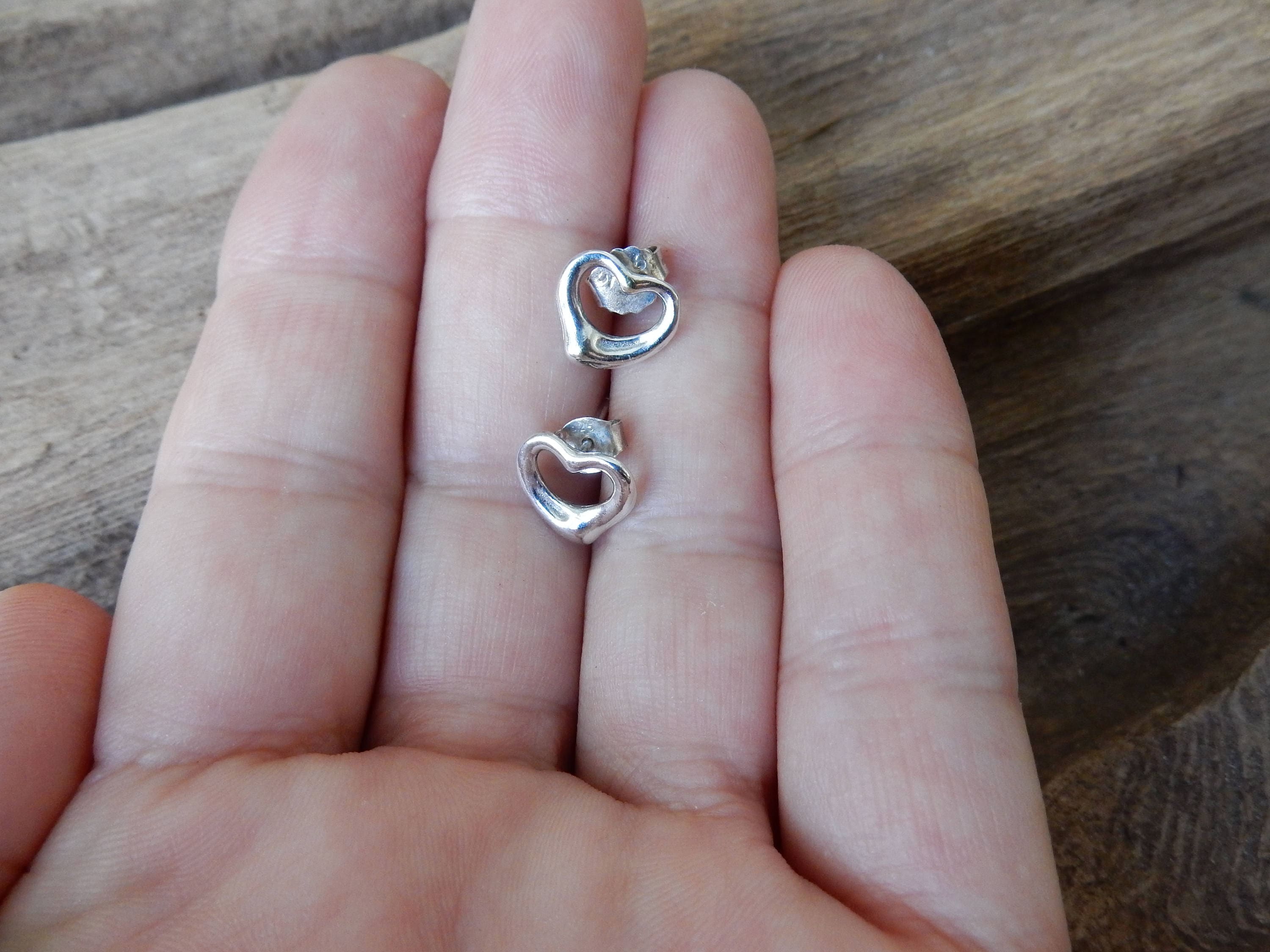 Tiffany & Co. Sterling Silver Small Open Heart Earrings – I MISS YOU VINTAGE