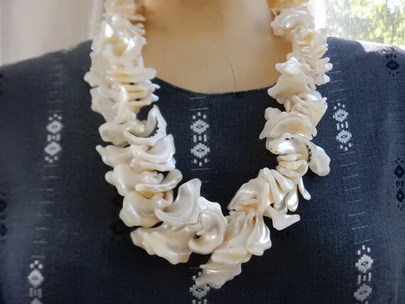 Shell Necklace. Mother of Pearl. Ocean Jewelry. Seashells. White