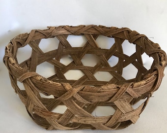 Vintage woven bread basket natural woven basket centerpiece Easter basket serving piece