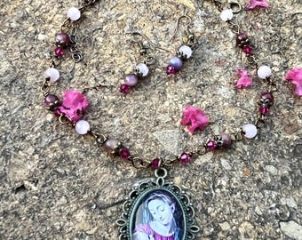 Ensemble pendentif et boucles d'oreilles religieuses gracieuses de la Vierge Marie... Fil enroulé, fait main
