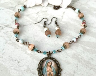 Pendentif religieux gracieux de la Sainte Mère... Fabriqué à la main avec emballage métallique