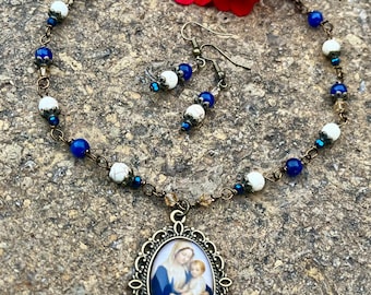 Pendentif religieux gracieux de la Sainte Mère... Fabriqué à la main avec emballage métallique