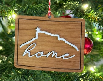 Custom State Outline ‘Home’ Wooden Ornament – Personalized Holiday Decor, Rustic Christmas Tree Decoration, Castle Rock, Colorado