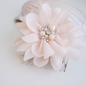 Pale pink flower hair comb,wedding hair accessory,Blush pink Hair accessories,Pink hair comb,bridal hair comb,Headpiece,bridesmaid flower