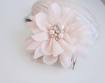 Pale pink flower hair comb,wedding hair accessory,Blush pink Hair accessories,Pink hair comb,bridal hair comb,Headpiece,bridesmaid flower
