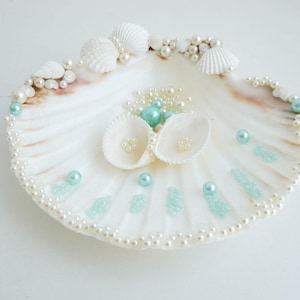 Aqua blue Shell ring holder, Wedding Ring Holder, Sea shell Ring Bearer, Sea Wedding, Ring Bearer, Beach Wedding, Sea Shell Ring Pillow