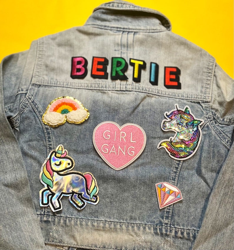 Unicorn personalised denim jacket // Rainbow gift for kids, custom name, girl gang, sequin, sparkles, unicorn lover, xmas girls outfit 画像 2