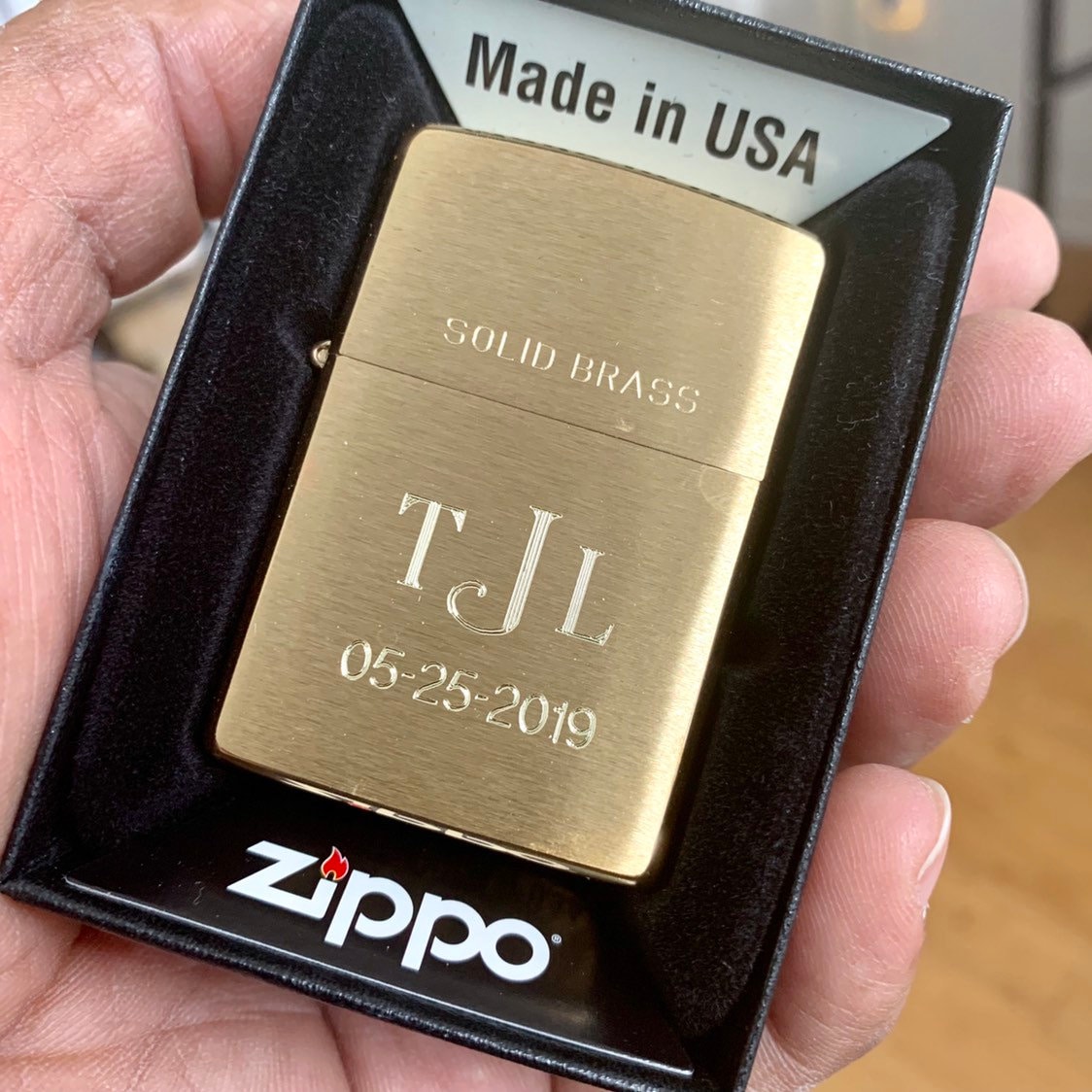Zippo Encendedor - Grabado personalizado de mensajes en latón Zippo  encendedor (Vintage con barras 240)