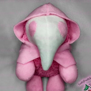 Peluche de Doctor de la Peste, versión rosa, espeluznante y tierno. Decoración espeluznante. Muñeco de peluche aterrador.
