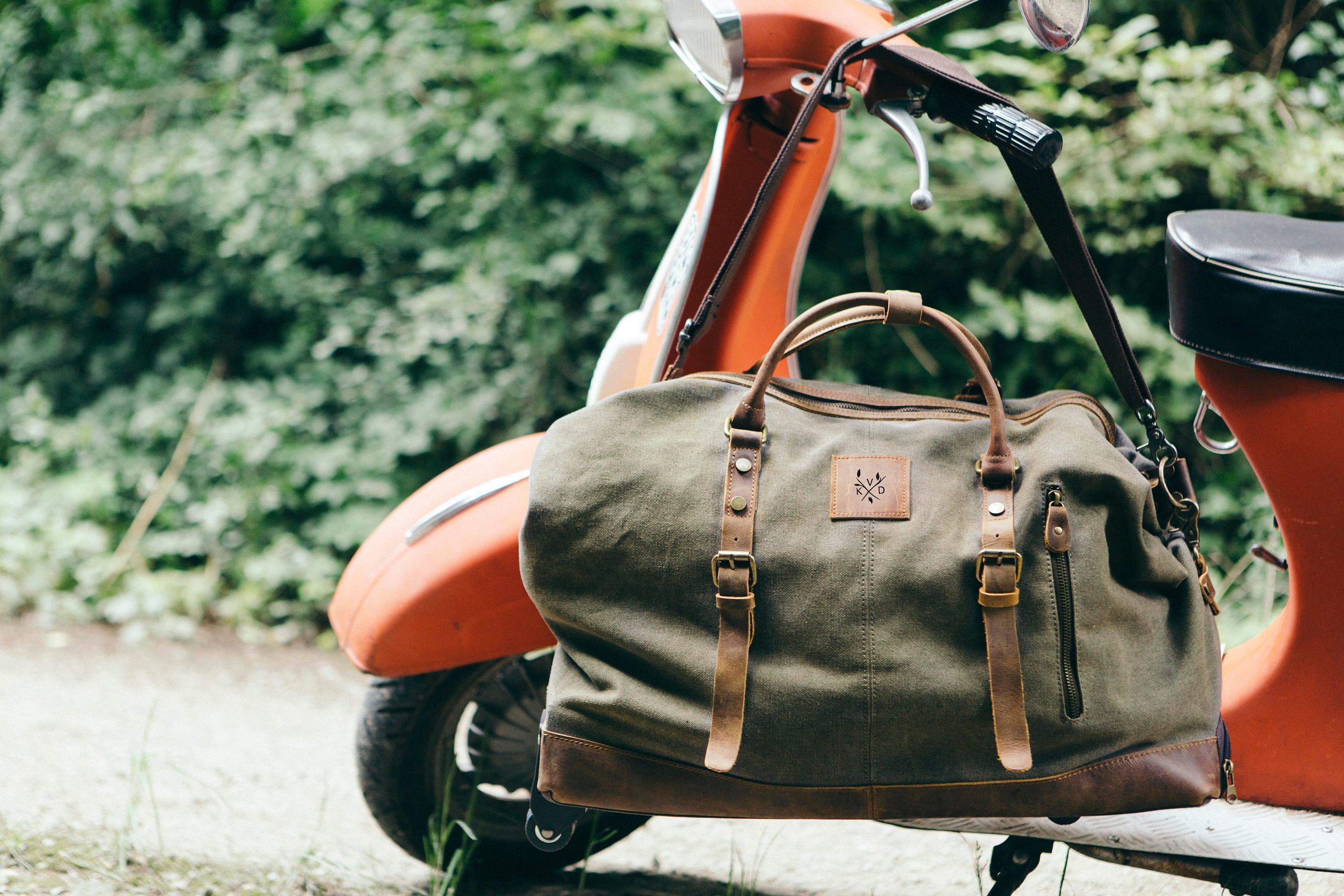 hold all bag with wheels