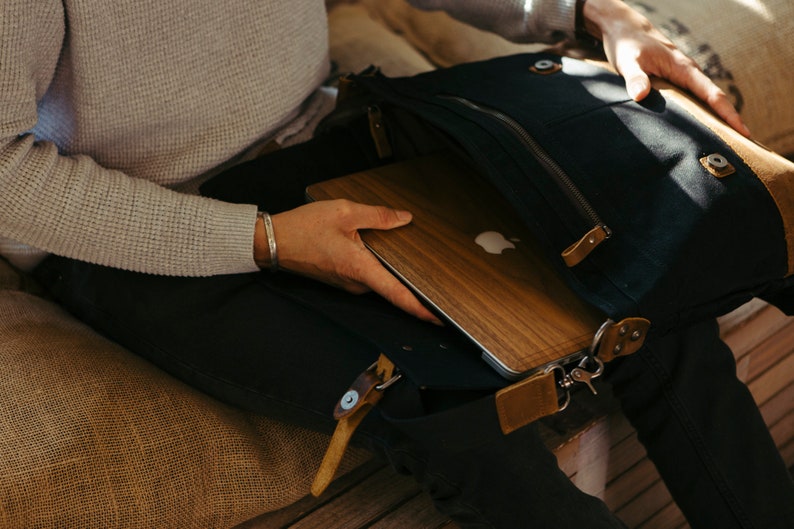 Bolsa de mensajero de cartera de trabajo / Bolsa portátil de lona de cera / Bolsa de trabajo negra / Bolsa encerada de maletín / Bolsa de viajero / Regalo para él / Regalo para ella imagen 8