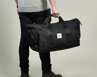 Trent Large Duffle Bag | Aesthetic Holdall Bag | Water Resistant Travel Bag | Adjustable Weekend Bag | Unisex Overnight Bag | Black Holdall