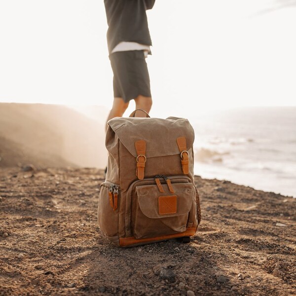 Roe Adventure Backpack | Waxed Canvas Hiking Backpack | Travel Bag | Sternum Strap | Unisex Travel Rucksack | Laptop Bag