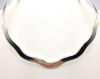 Vintage zilverkleurige golvende open koppel choker ketting ondertekend BEST