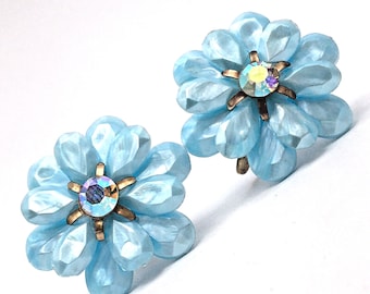 boucles d'oreilles vintage bleu nacré pétales de fleurs et cristal AB, boucles d'oreilles vissées années 1950