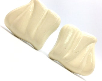 Vintage White Acrylic Abstract Asymmetrical Clip On Earrings 1960s 1980s