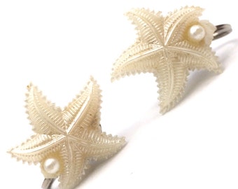 Boucles d'oreilles vintage en coquillage blanc et étoile de mer en celluloïd nacré Tiki Ocean