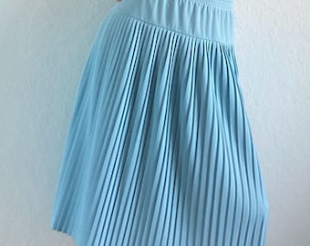 Vintage Pleated Maxi Skirt – Pastel Cyan (Size S)