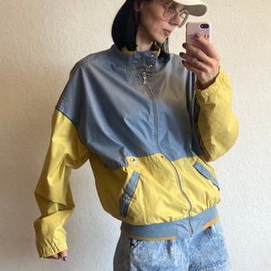 Giubbotto bomber vintage unisex giallo senape e grigio sportivo leggero in misto cotone degli anni &#39;80 di Luhta