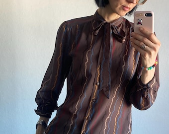 Vintage Brown Blouse With Bow Collar and Striped Pattern - Size S/M