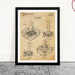 Op de afbeelding: Een vintage patenttekening voor een joystick-controller. De tekening toont een zijaanzicht van de joystick en zijn interne componenten. Het patentnummer is 4,348,708 en de datum is 14 september 1982.