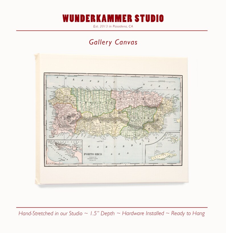 K&ouml;nnte beinhalten: Ein Galerie-Leinwanddruck mit einer historischen Karte von Porto Rico in Pastellfarben, umgeben von einem wei&szlig;en Rand. Der Text umfasst WUNDERKAMMER STUDIO, Est. 2013 in Pasadena, CA, Gallery Canvas und Hand-Stretched in our Studio ~ 3,8 cm Tiefe ~ Hardware installiert ~ Fertig zum Aufh&auml;ngen.