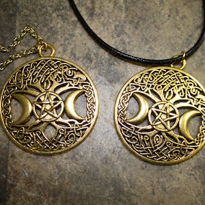 Collar dorado pagano con árbol de la vida, pentáculo y triple diosa, en cadena o cordón de algodón.