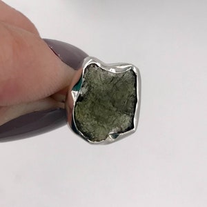 Natuurlijke Moldaviet ring, maat 7, de steen voor transformatie en genezing