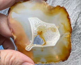 Iris Agate  - The Stone for Reflection and Stability