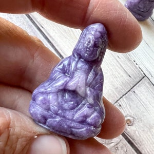 Mini Buda de Lepidolita - La Piedra de la Paz
