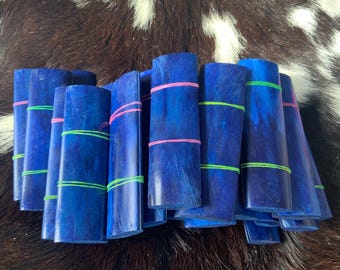 Escamas de hueso de camello para hacer cuchillos, juego de 2, teñidas de color azul, 5” x 1 1/2” x 3/16, sin rellenos