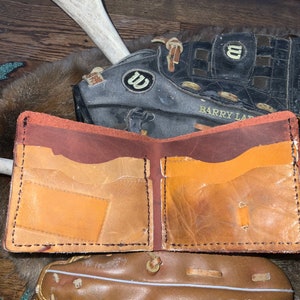 Cartera de cuero con forma de guante de béisbol reutilizado, hecha a mano con guantes de béisbol viejos y cuero de vaca suave de primera calidad, 4 bolsillos más funda para efectivo.