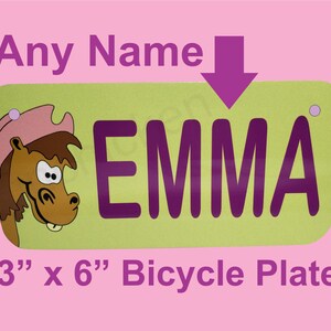 CABALLO, COWGIRL - Nombre personalizado - Matrícula de bicicleta, 3 "x 6" Bike Tag, carrito de golf, andador, go cart, scooter, BIG