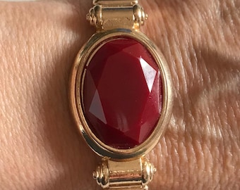 Red Lucite Cabochon Gold tone hinged Bracelet Career Woman